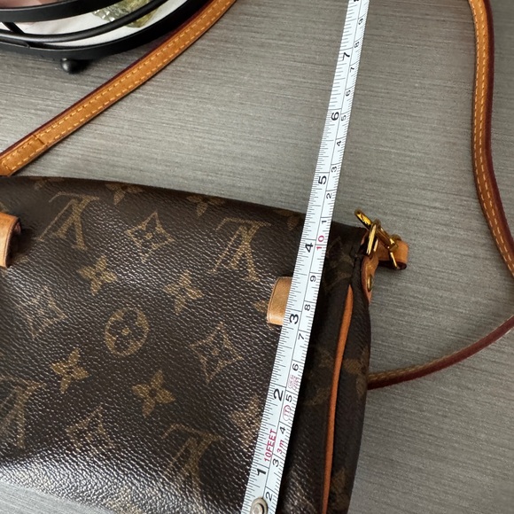 Louis Vuitton Classic Monogram Crossbody Bag - Picture 10 of 10